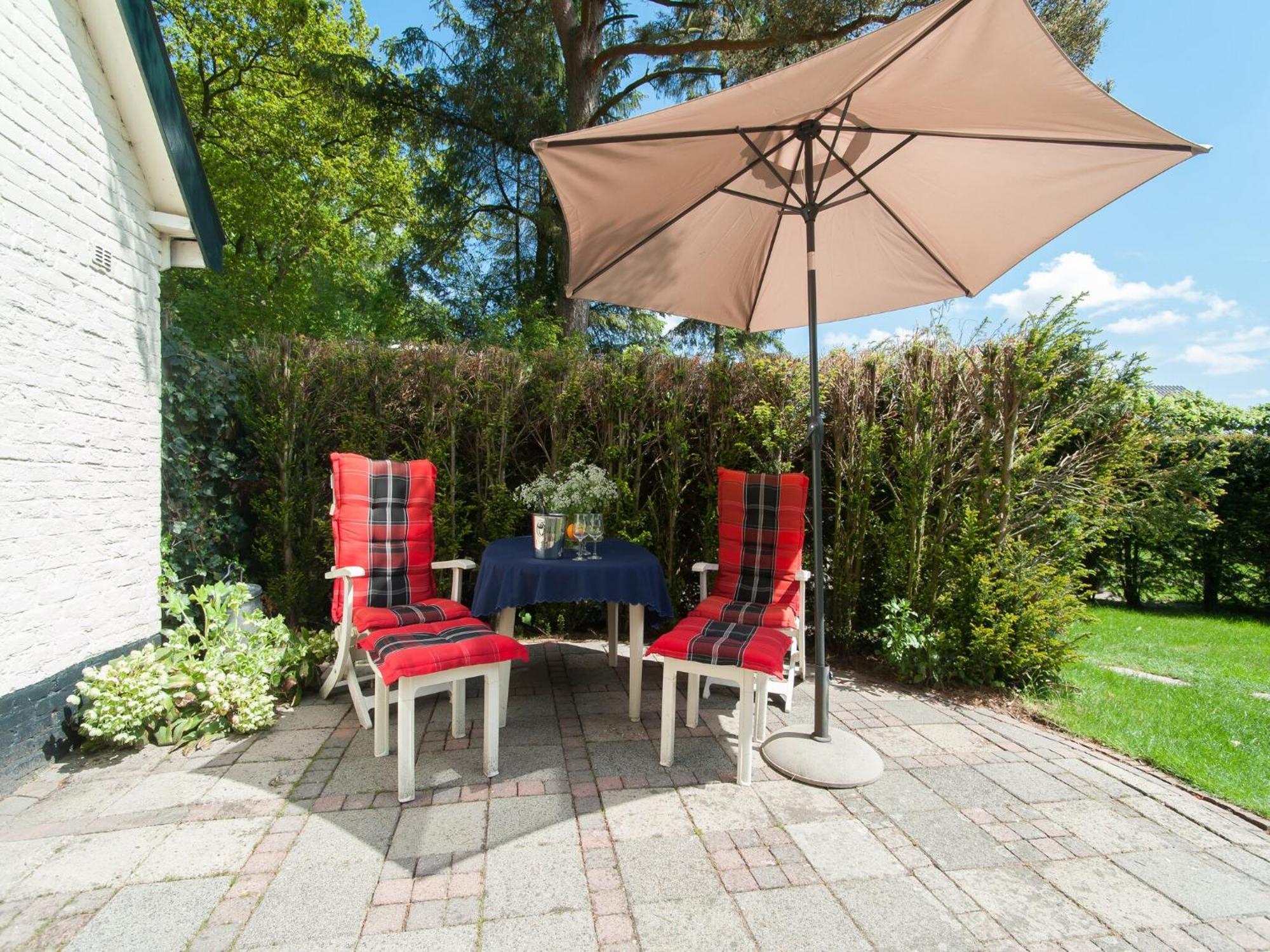 Pleasing Holiday Home In Schoorl With Patio Екстериор снимка