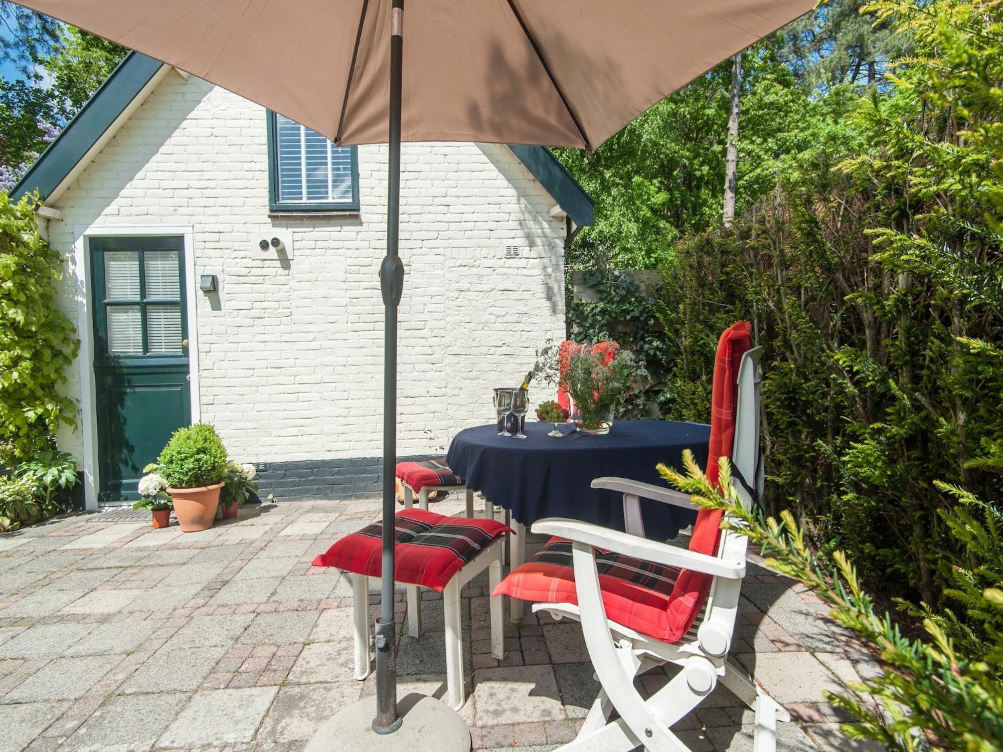 Pleasing Holiday Home In Schoorl With Patio Екстериор снимка
