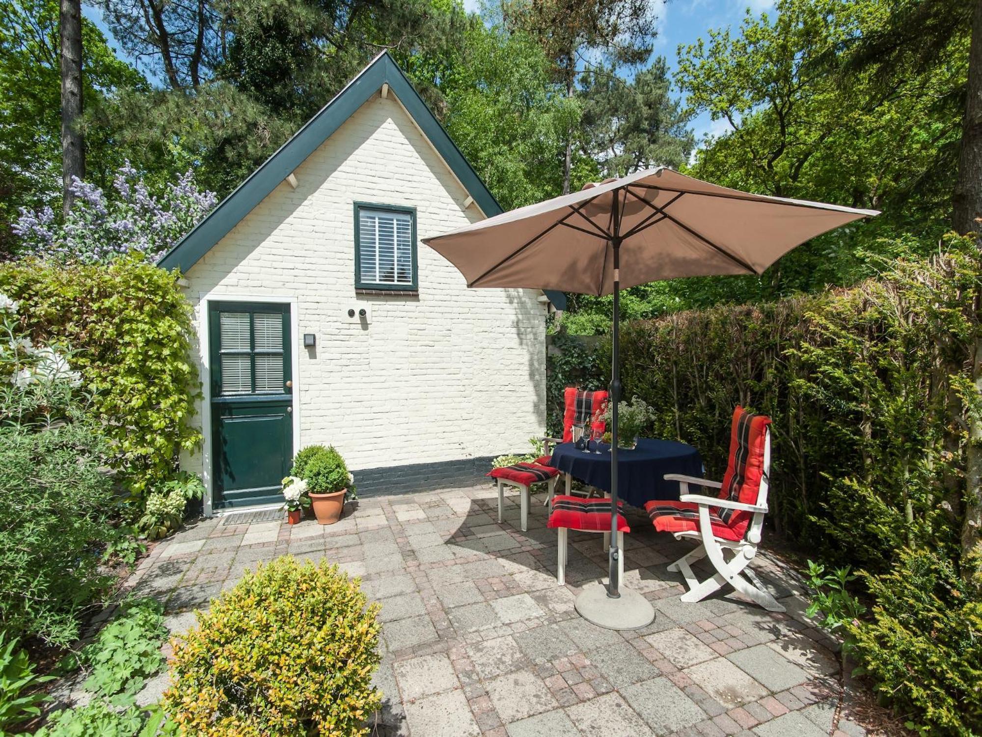 Pleasing Holiday Home In Schoorl With Patio Екстериор снимка