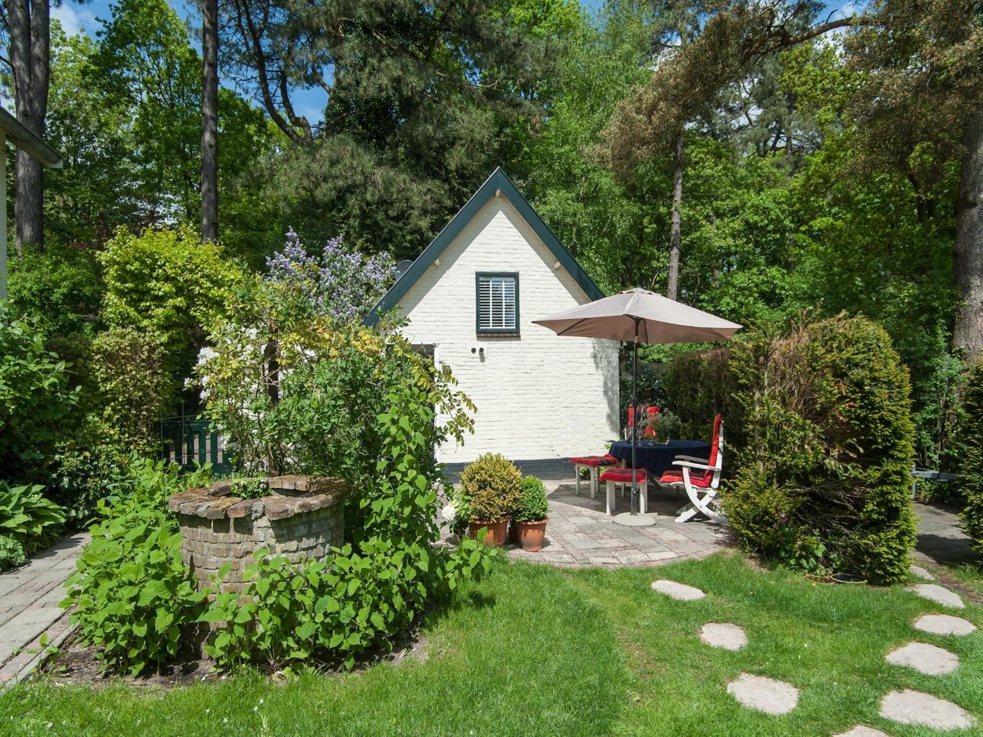 Pleasing Holiday Home In Schoorl With Patio Екстериор снимка