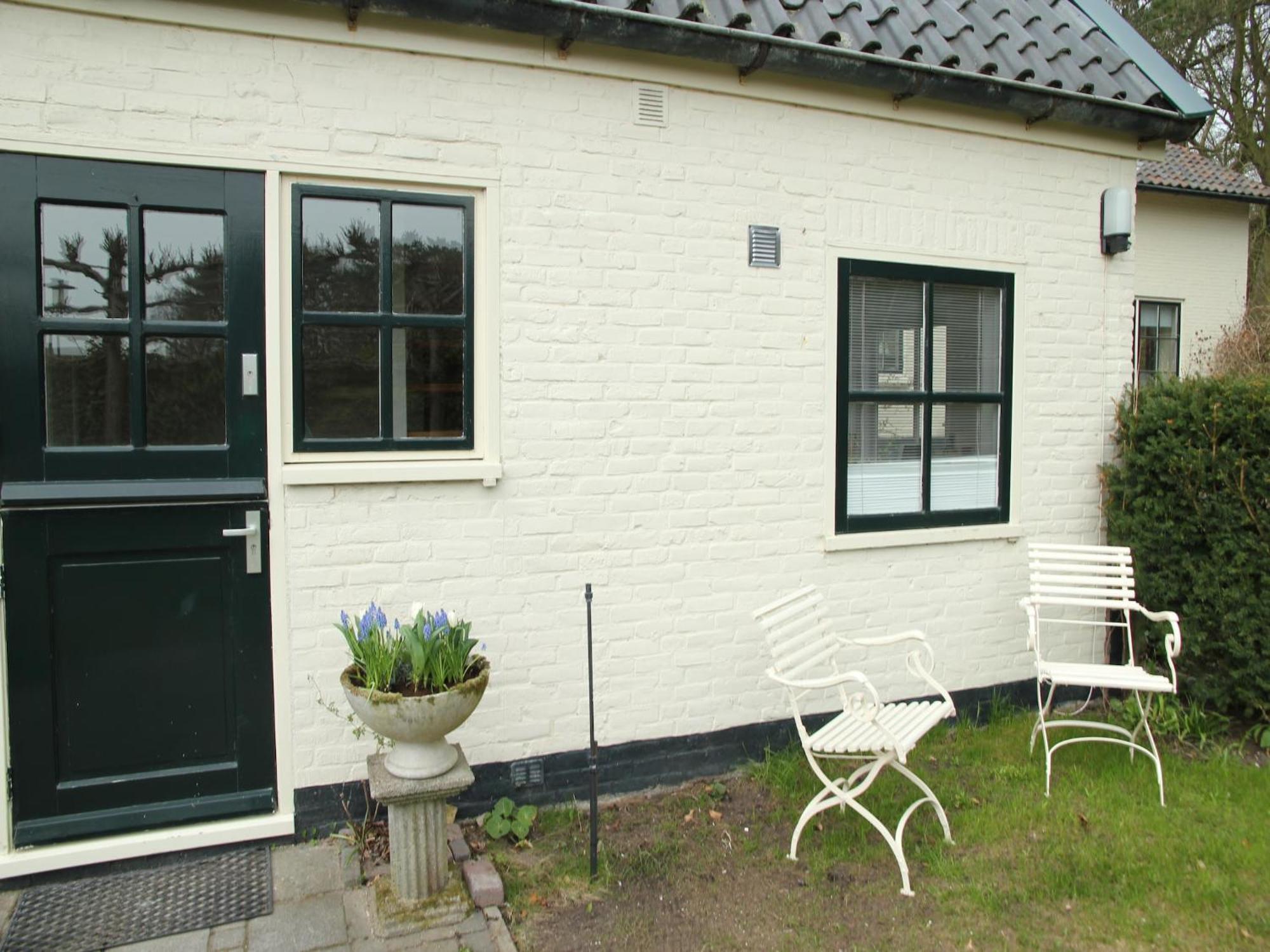 Pleasing Holiday Home In Schoorl With Patio Екстериор снимка