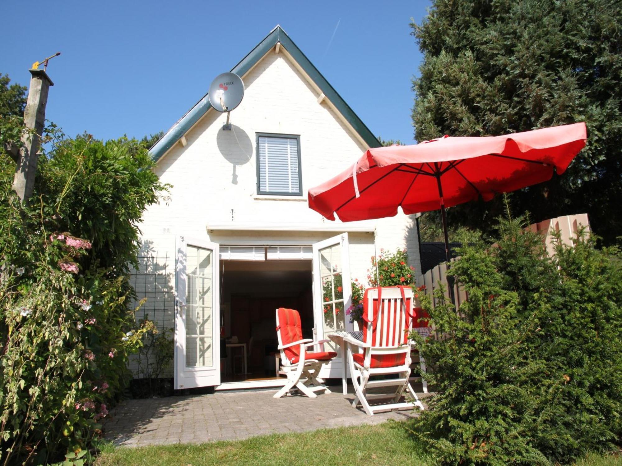Pleasing Holiday Home In Schoorl With Patio Екстериор снимка