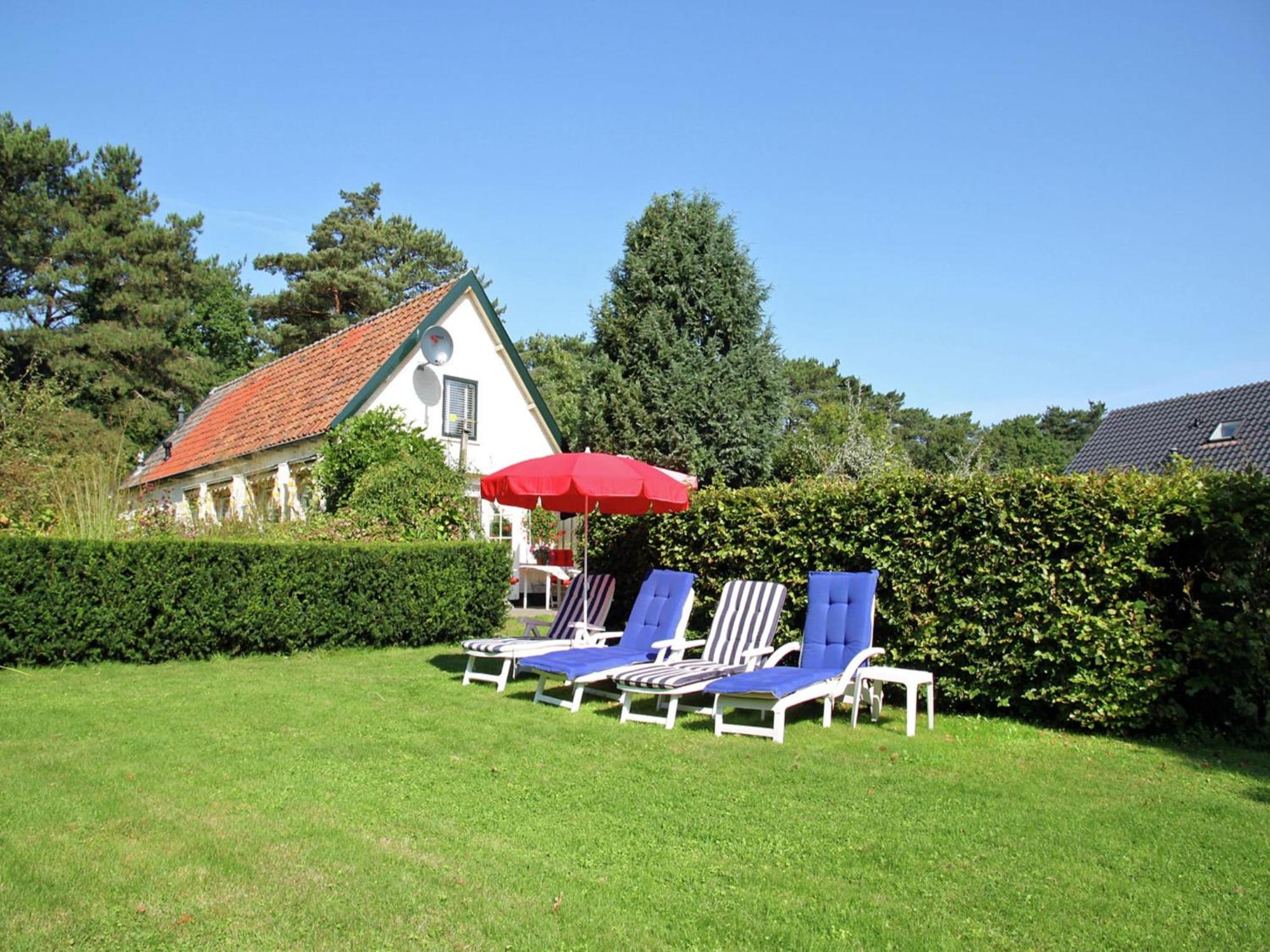 Pleasing Holiday Home In Schoorl With Patio Екстериор снимка